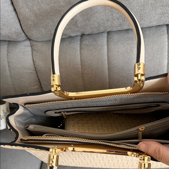 Gucci Cream and Black Satchel Bag - Picture 3 of 4